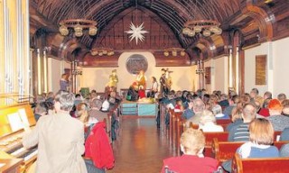 Bildinhalt: Olsenbande entert Diakonissenhaus-Kapelle  | Großer Auftritt  zum Neujahrsempfang in der Diakonissenhaus-Kapelle. / Foto: Uwe Schürmann