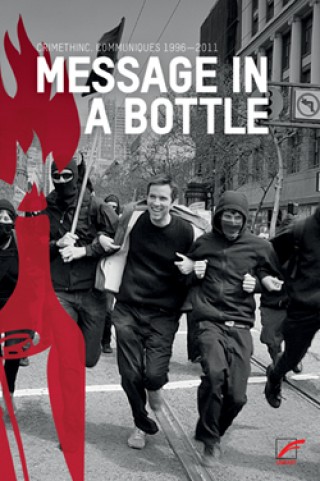 Bildinhalt: Anarchistische Praxis in der Kunterbunten 19, am 15. 03. 2014 in der Georg-Schwarz-Straße | Message in a Bottle. CrimethInc Communiqués 1996–2011 / Foto: Unrast Verlag